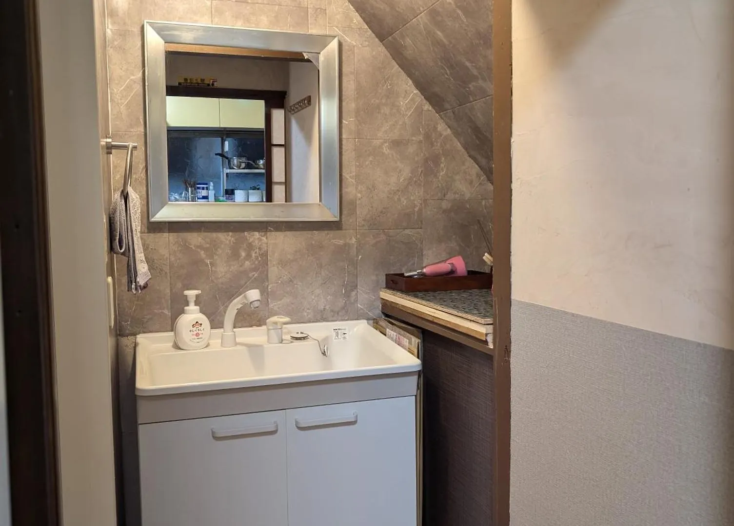 Hostel Blue Door ホステル ブルードア Nagoya Japon